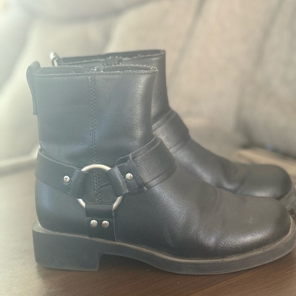 KIDS  Zara Black Equestrian Ankle Boots with Horsebit Detail - Picture 4 of 7